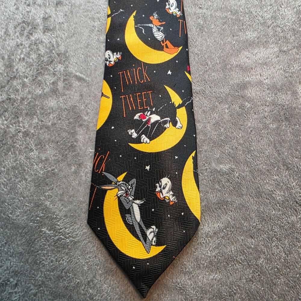Looney Tunes Mania Vintage Tie Mens One Size Halloween Tweety Sylvester Necktie